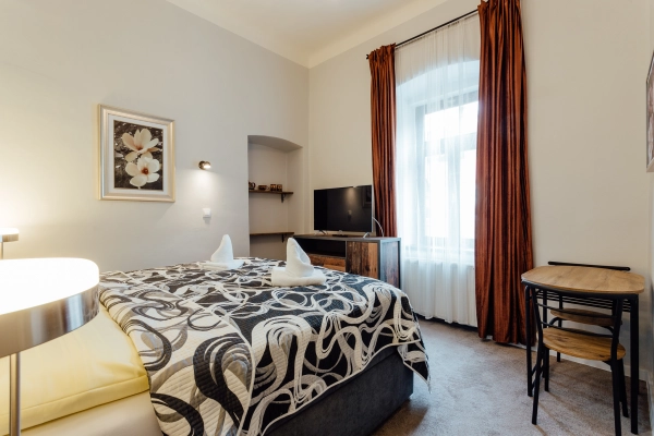 (4) Apartmán